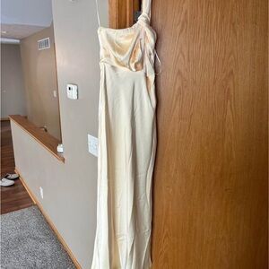 Elegant Butter Yellow One-Shoulder Gown
